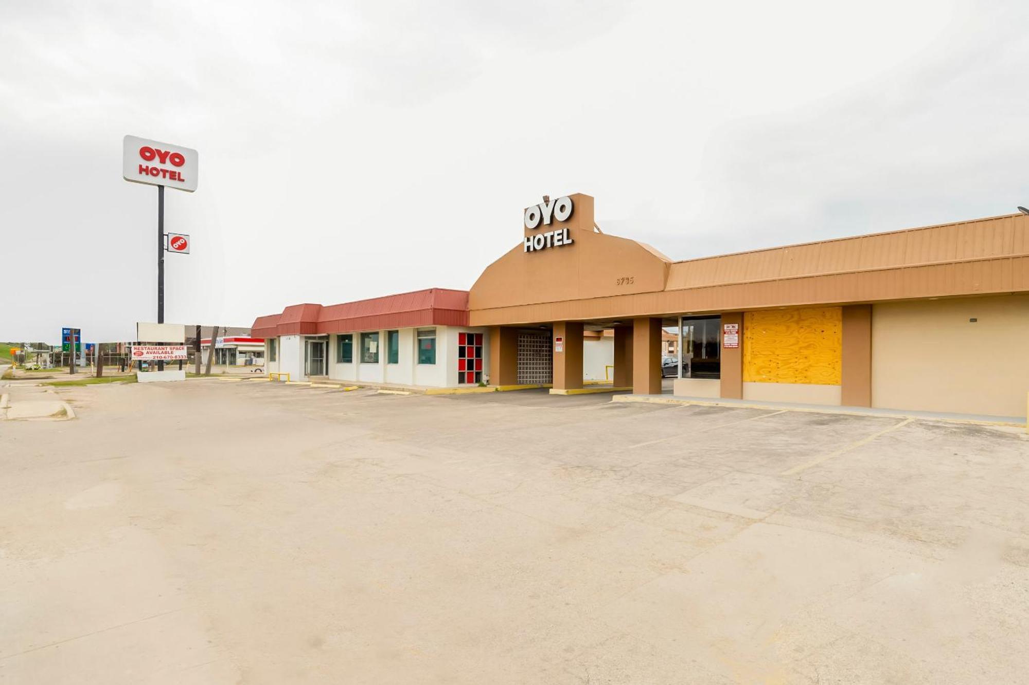 Oyo Hotel San Antonio Lackland Afb Seaworld Hwy 90 W المظهر الخارجي الصورة