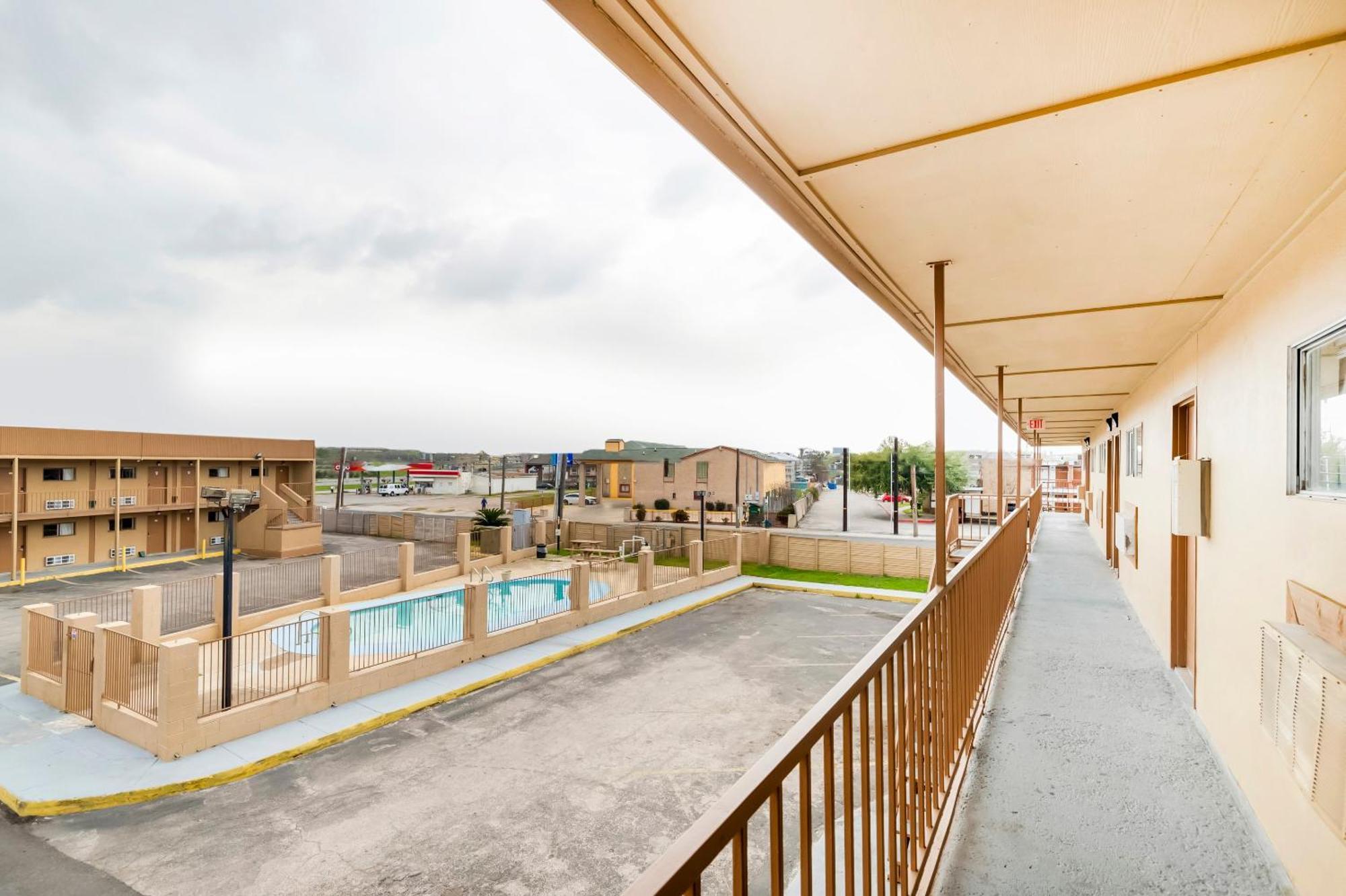 Oyo Hotel San Antonio Lackland Afb Seaworld Hwy 90 W المظهر الخارجي الصورة
