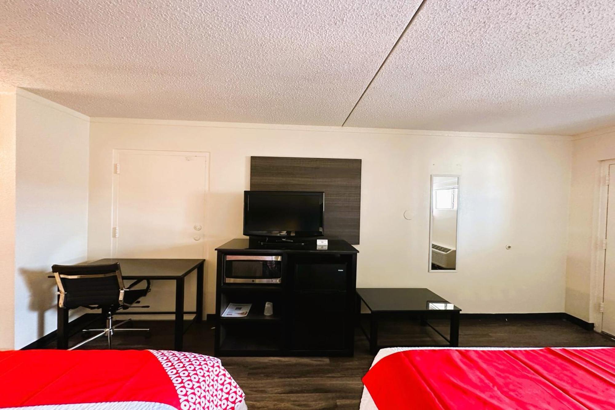 Oyo Hotel San Antonio Lackland Afb Seaworld Hwy 90 W المظهر الخارجي الصورة