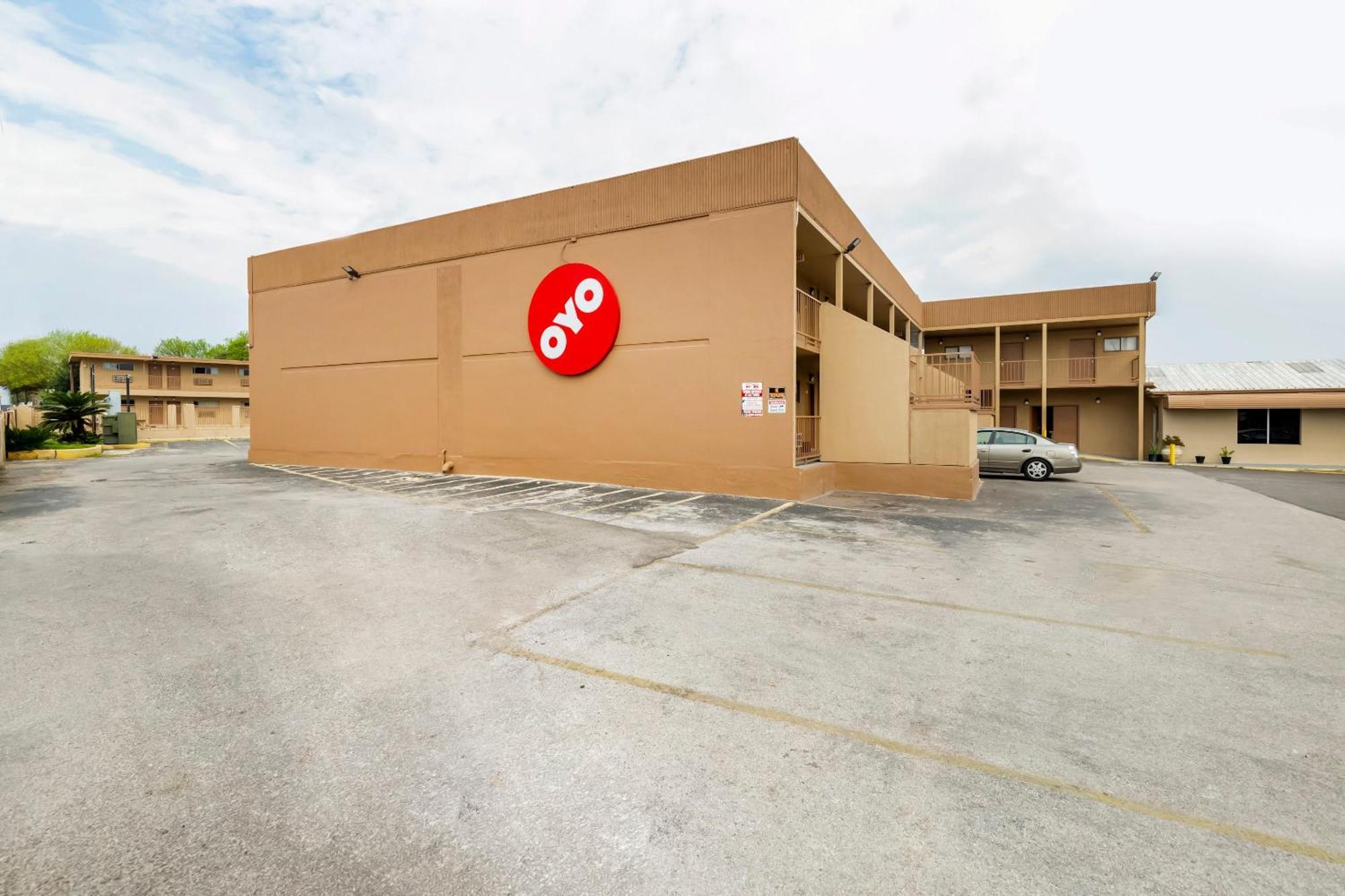 Oyo Hotel San Antonio Lackland Afb Seaworld Hwy 90 W المظهر الخارجي الصورة