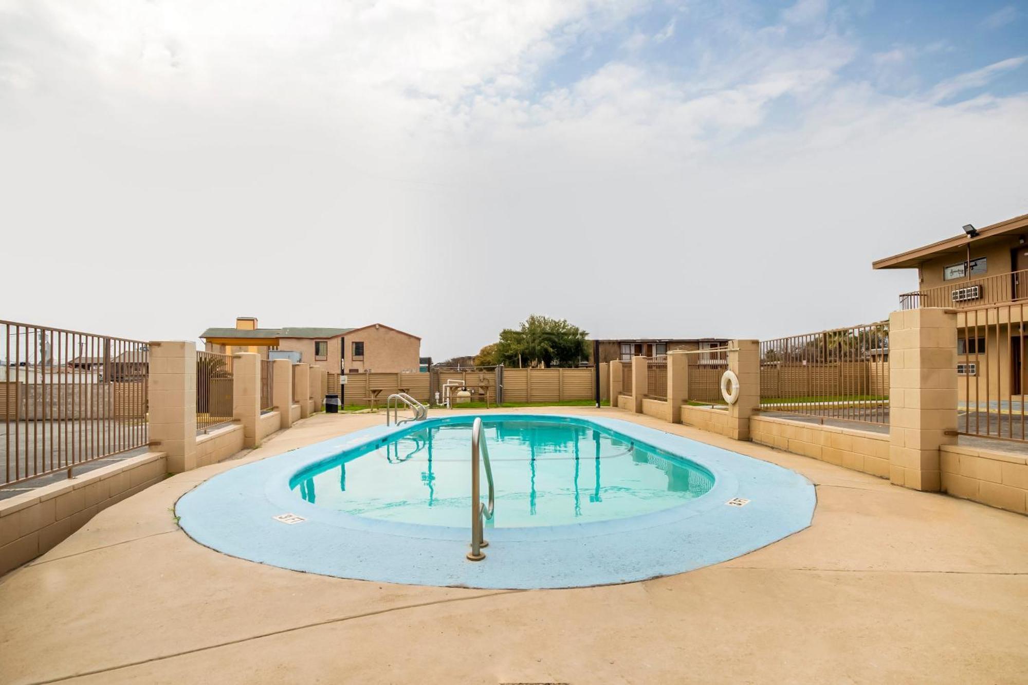 Oyo Hotel San Antonio Lackland Afb Seaworld Hwy 90 W المظهر الخارجي الصورة