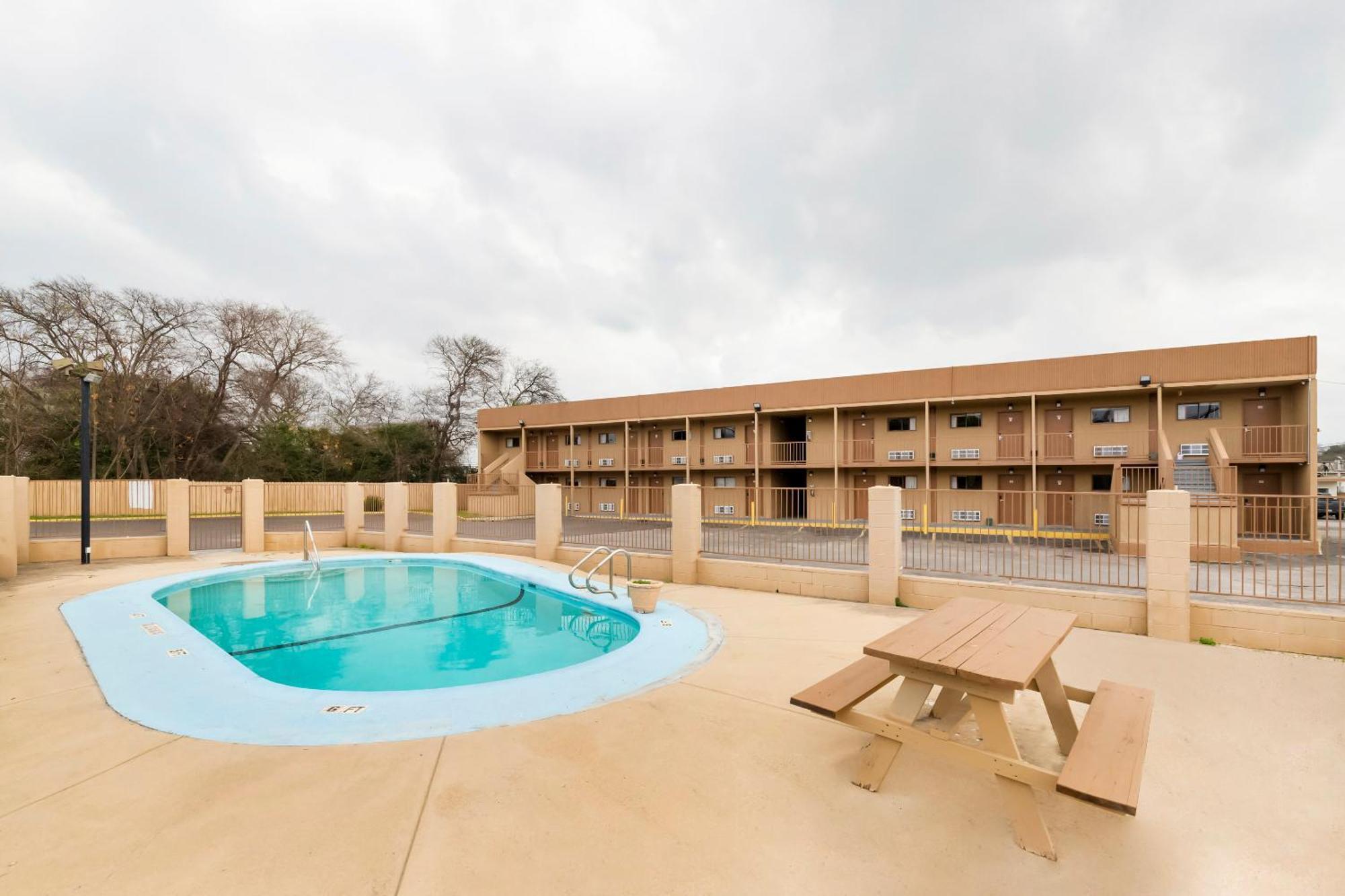 Oyo Hotel San Antonio Lackland Afb Seaworld Hwy 90 W المظهر الخارجي الصورة