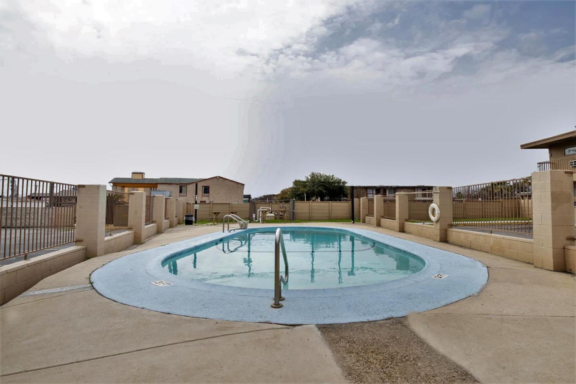 Oyo Hotel San Antonio Lackland Afb Seaworld Hwy 90 W المظهر الخارجي الصورة