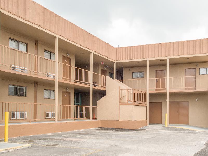 Oyo Hotel San Antonio Lackland Afb Seaworld Hwy 90 W المظهر الخارجي الصورة